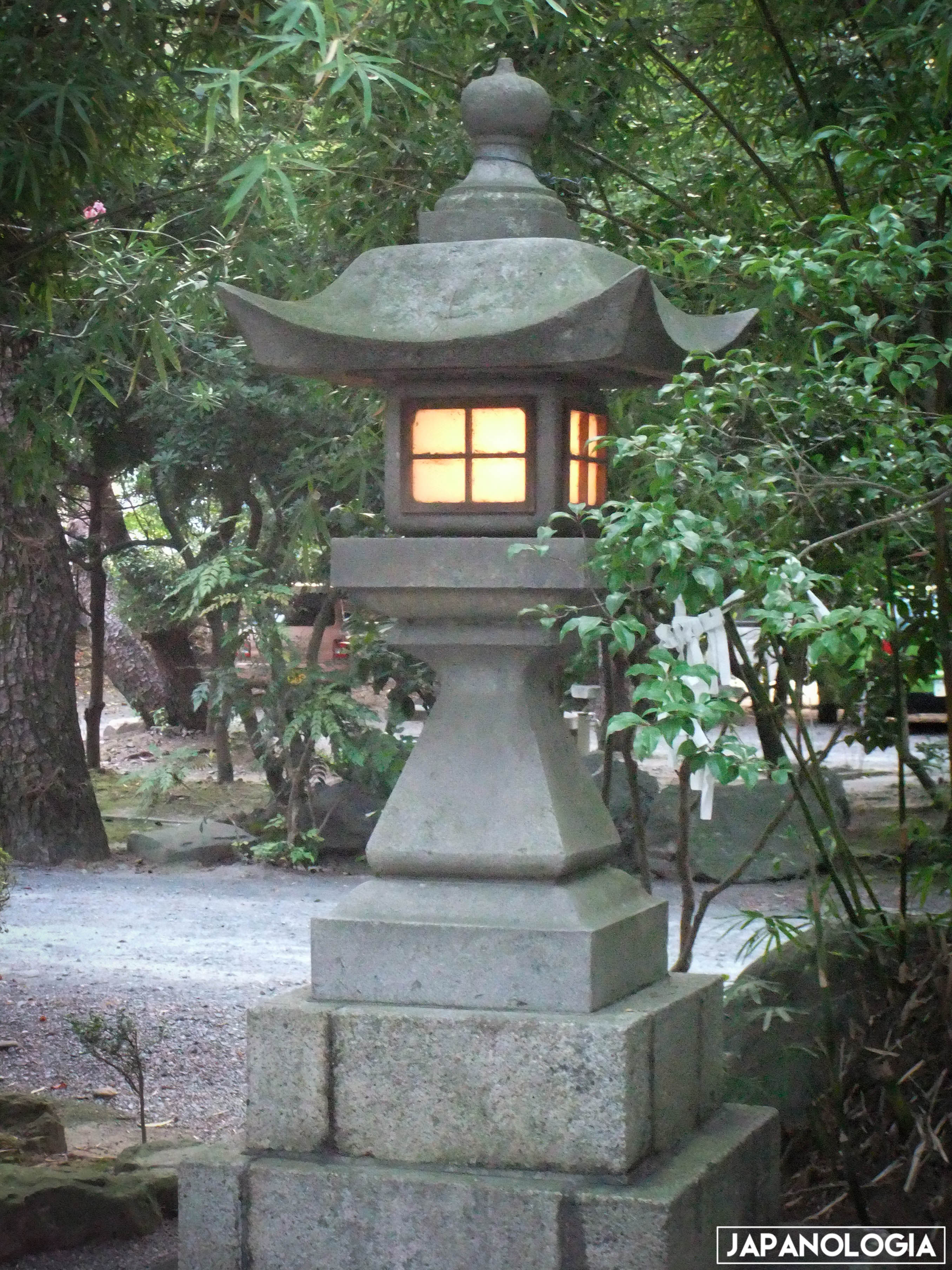 Tōrō (灯籠)